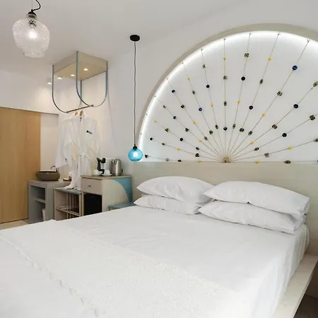 Mylos Luxury Escape פליראקי